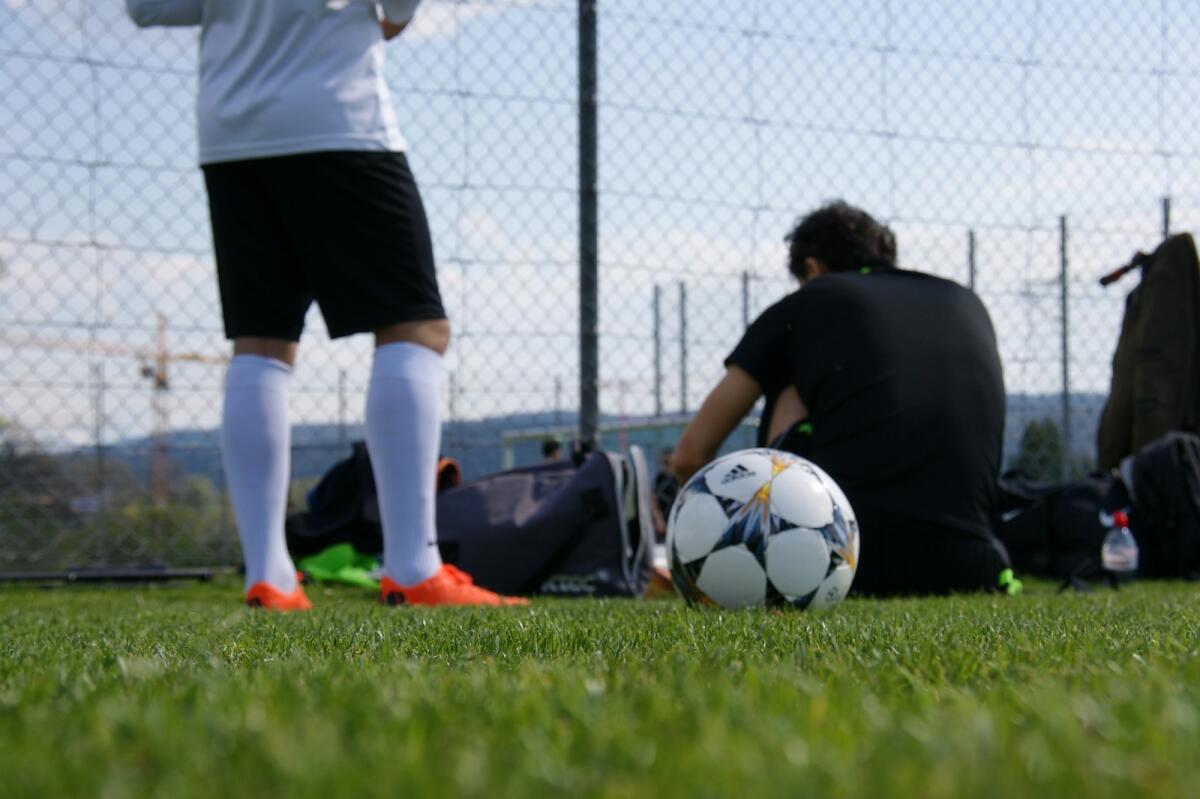 Diventare allenatore calcistico a Foggia: ecco il percorso per te - Photo by <a href="https://unsplash.com/@mahanturga?utm_source=instant-images&amp;utm_medium=referral" target="_blank" rel="noopener noreferrer">mahan turga</a> on <a href="https://unsplash.com" target="_blank" rel="noopener noreferrer">Unsplash</a>