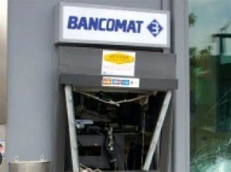 Cerignola, assalto al bancomat