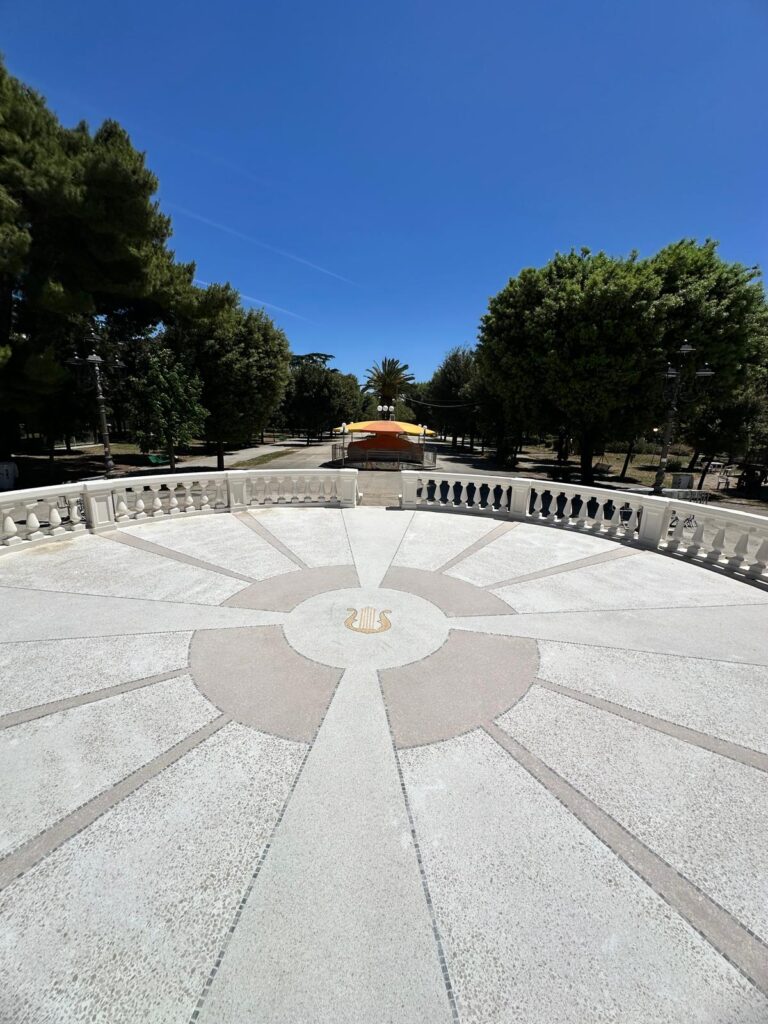 Foggia, riparata la rotonda della Villa Comunale