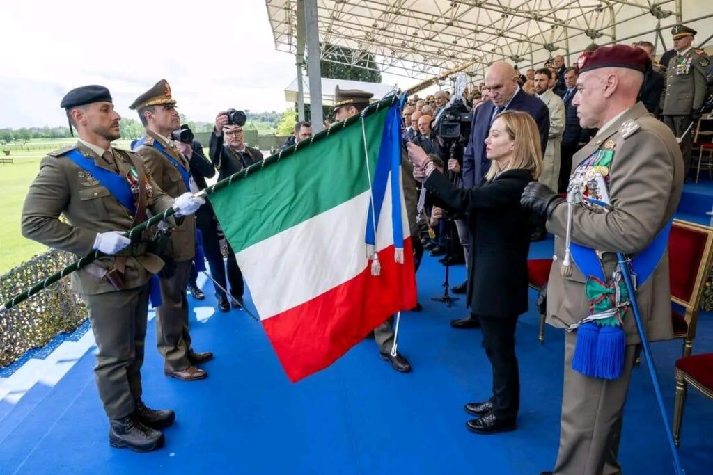 Foggia, la Croce d'Argento al Merito dell'Esercito al 21° rgt Artiglieria Terrestre "Trieste"