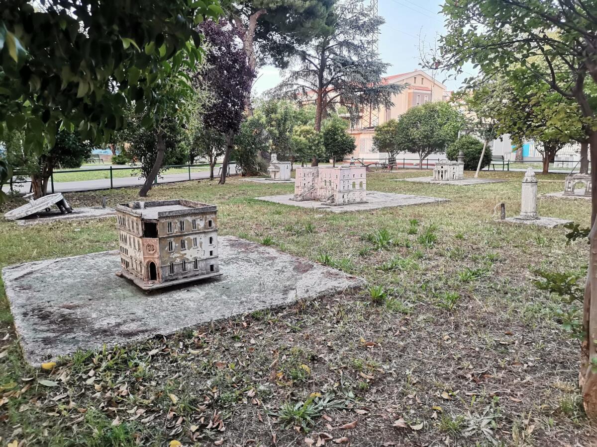 Foggia, FdI denuncia: parchi gioco comunali in stato di abbandono - 