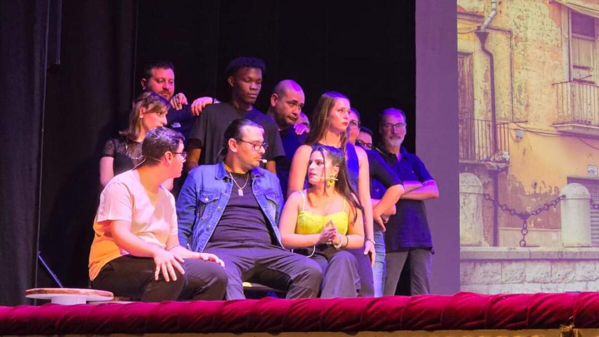 Foggia, al Giordano il recital: "Tutto l'amore che ho - tra lacrime e pistole" - 