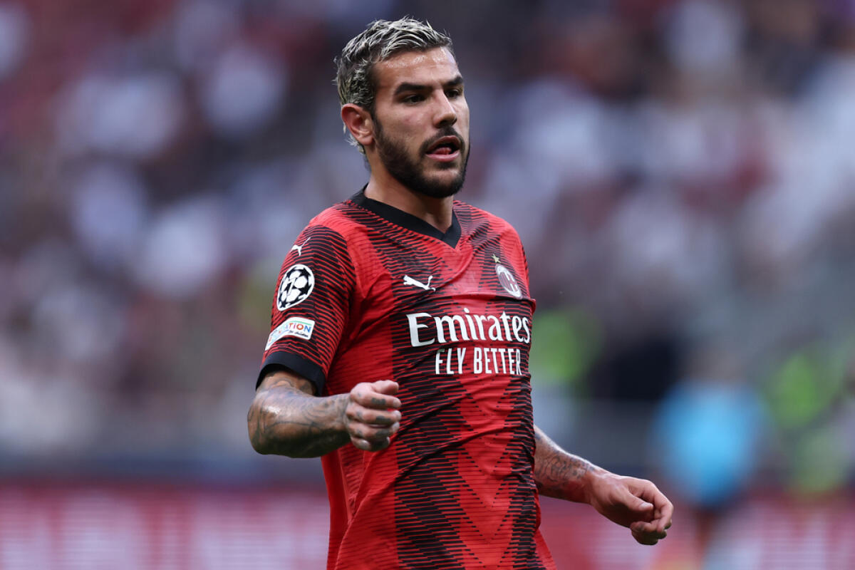 Theo Hernandez, il Milan spara alto - Milano, Itayl. 19 September 2023 . Theo Hernandez of Ac Milan during the  Uefa Champions League match beetween Ac Milan and the Newcastle United Fc.