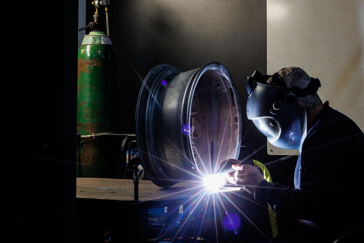 Ottimizzare i Processi di Fabbricazione: Come Scegliere gli Strumenti Giusti - 