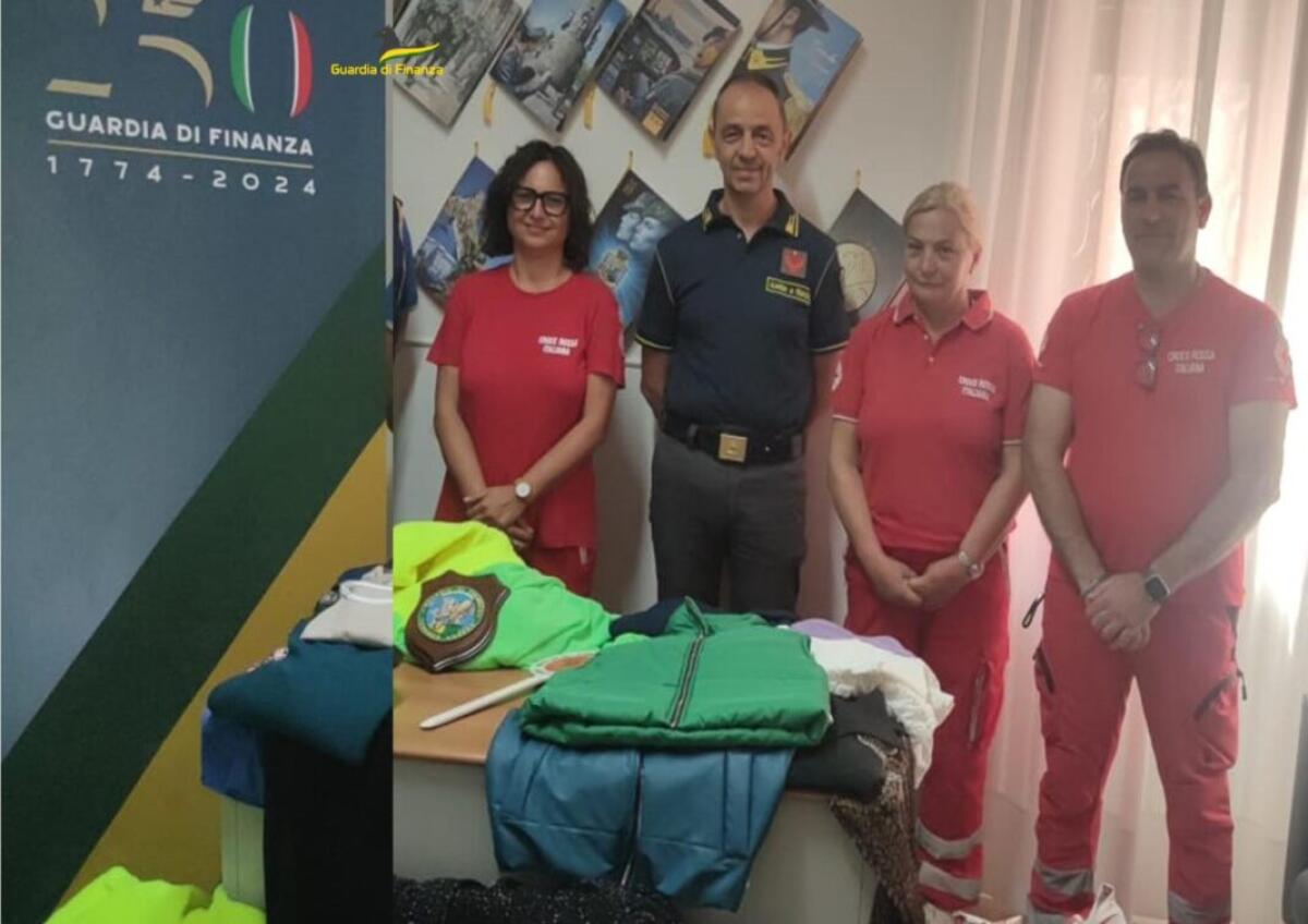Lucera, la Guardia di finanza dona alla Croce Rossa 300 capi di abbigliamento sequestrati - 