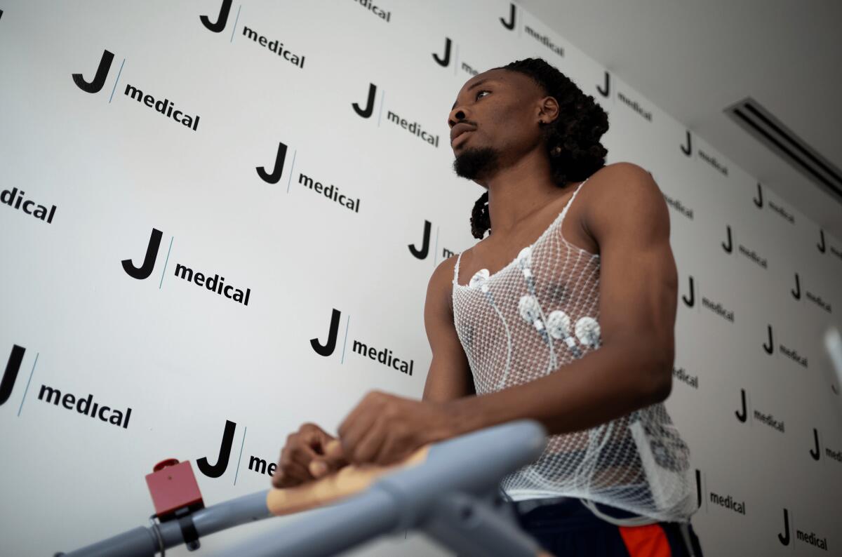Juve, è il Thuram day. Visite e firme - 