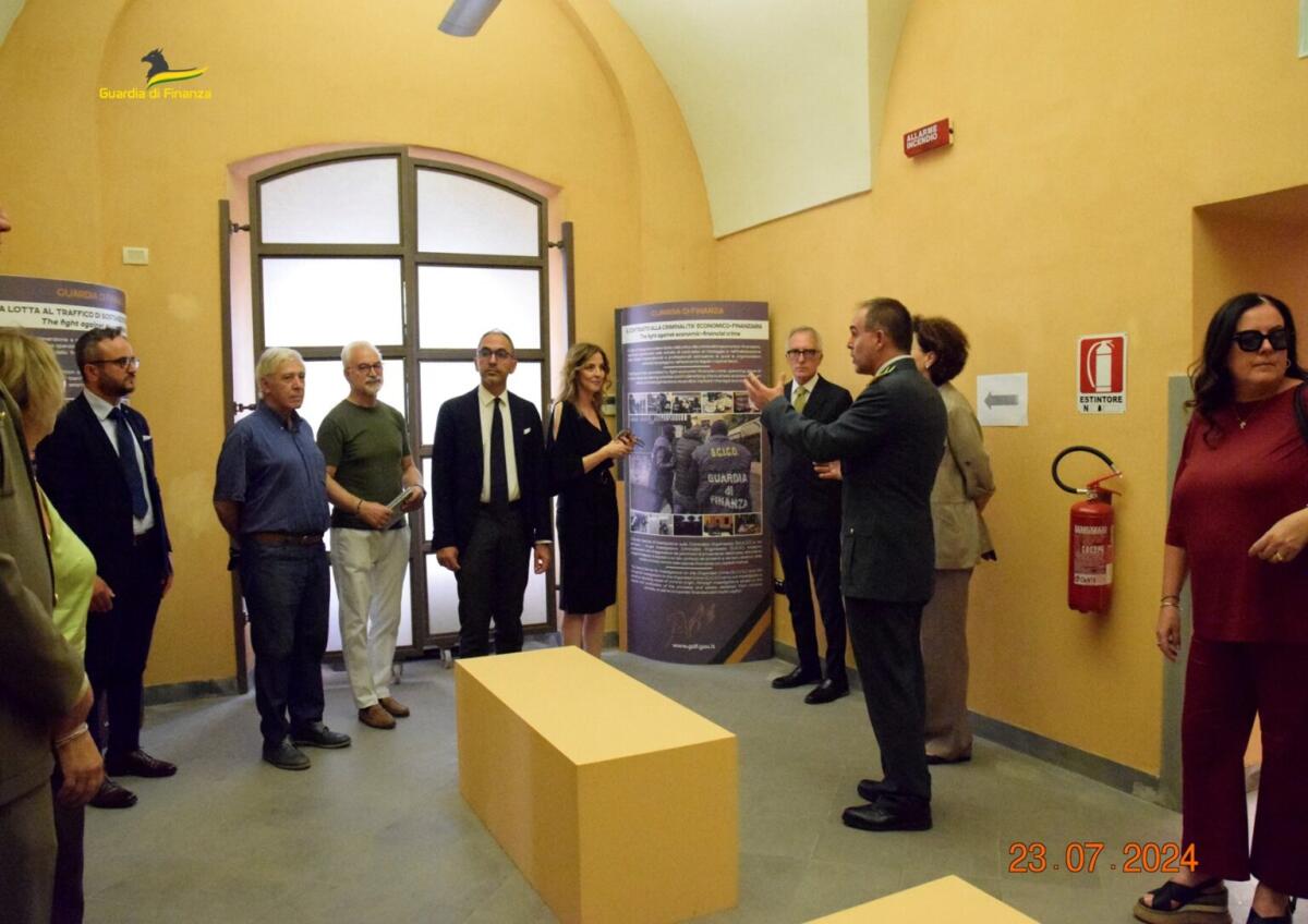 Anniversario fondazione Guardia di Finanza: a Foggia una mostra fotografica - 