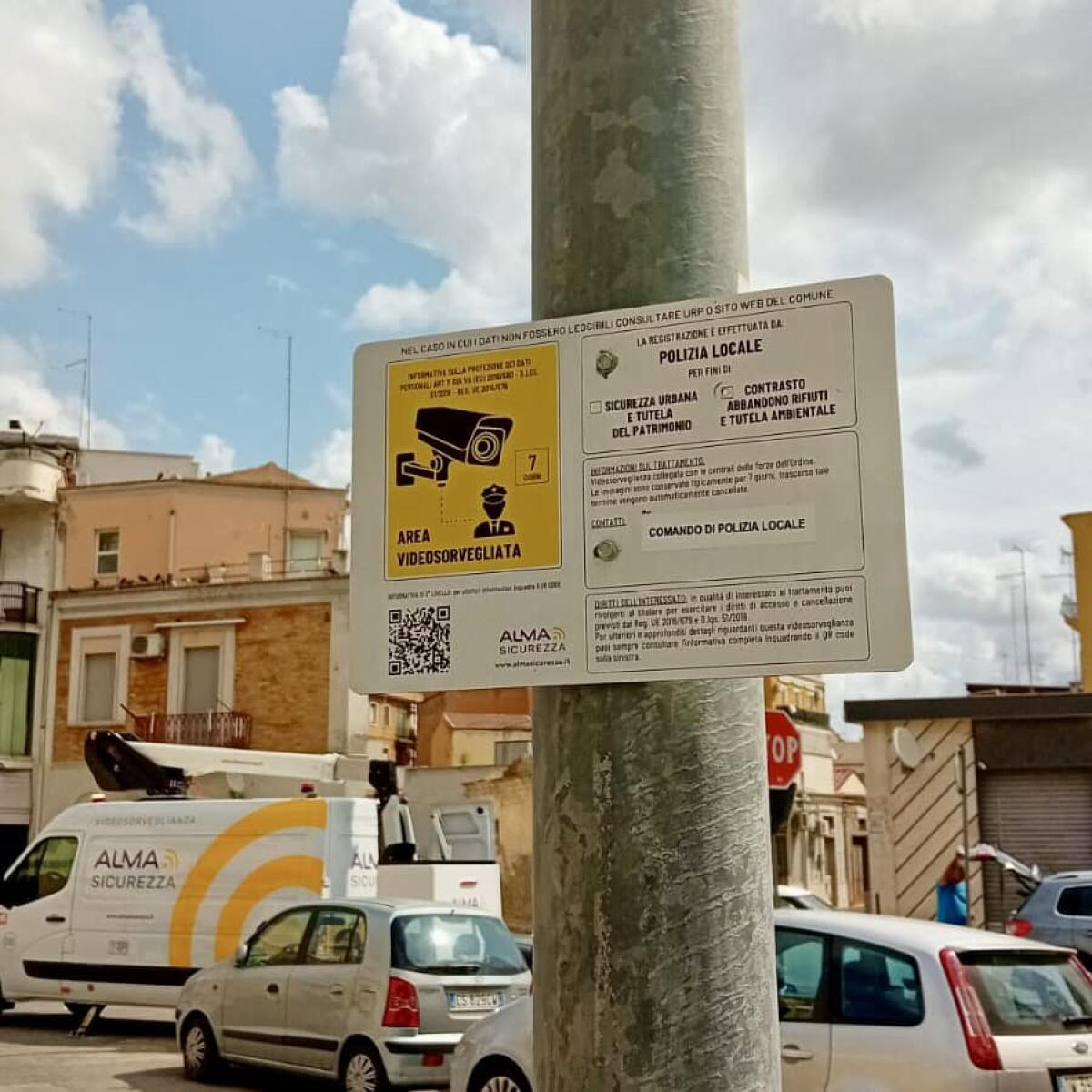 Foggia, rifiuti abbandonati: fototrappole per incastrare i furbetti - 