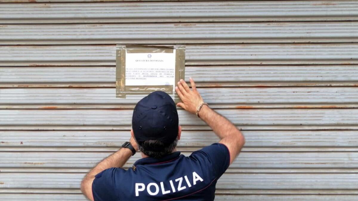 Foggia, Questore sospende venti licenze commerciali - 