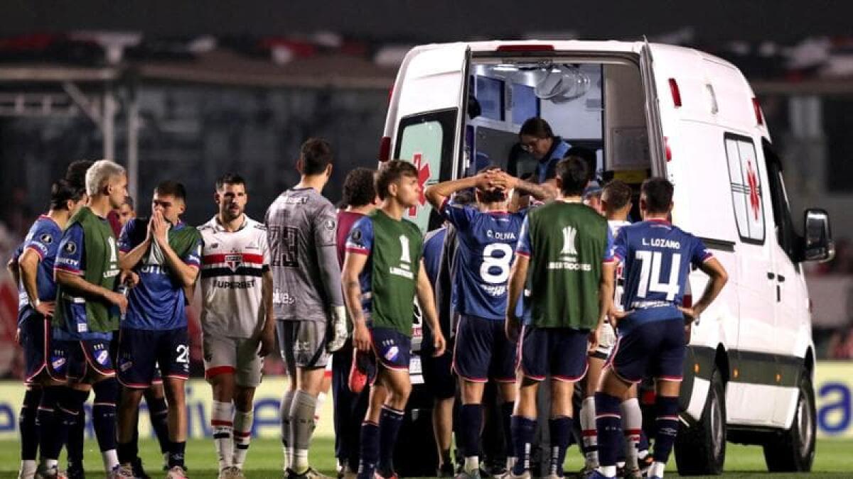 Copa Libertadores, morto un calciatore sul terreno di gioco: "Collasso" - 