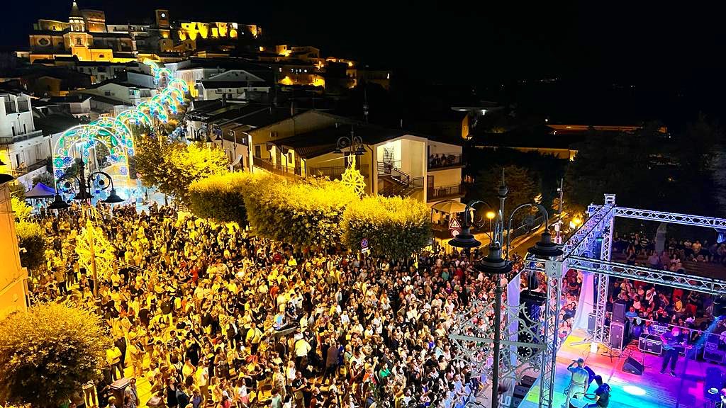 Rocchetta premia Michele Placido e incendia il Castello