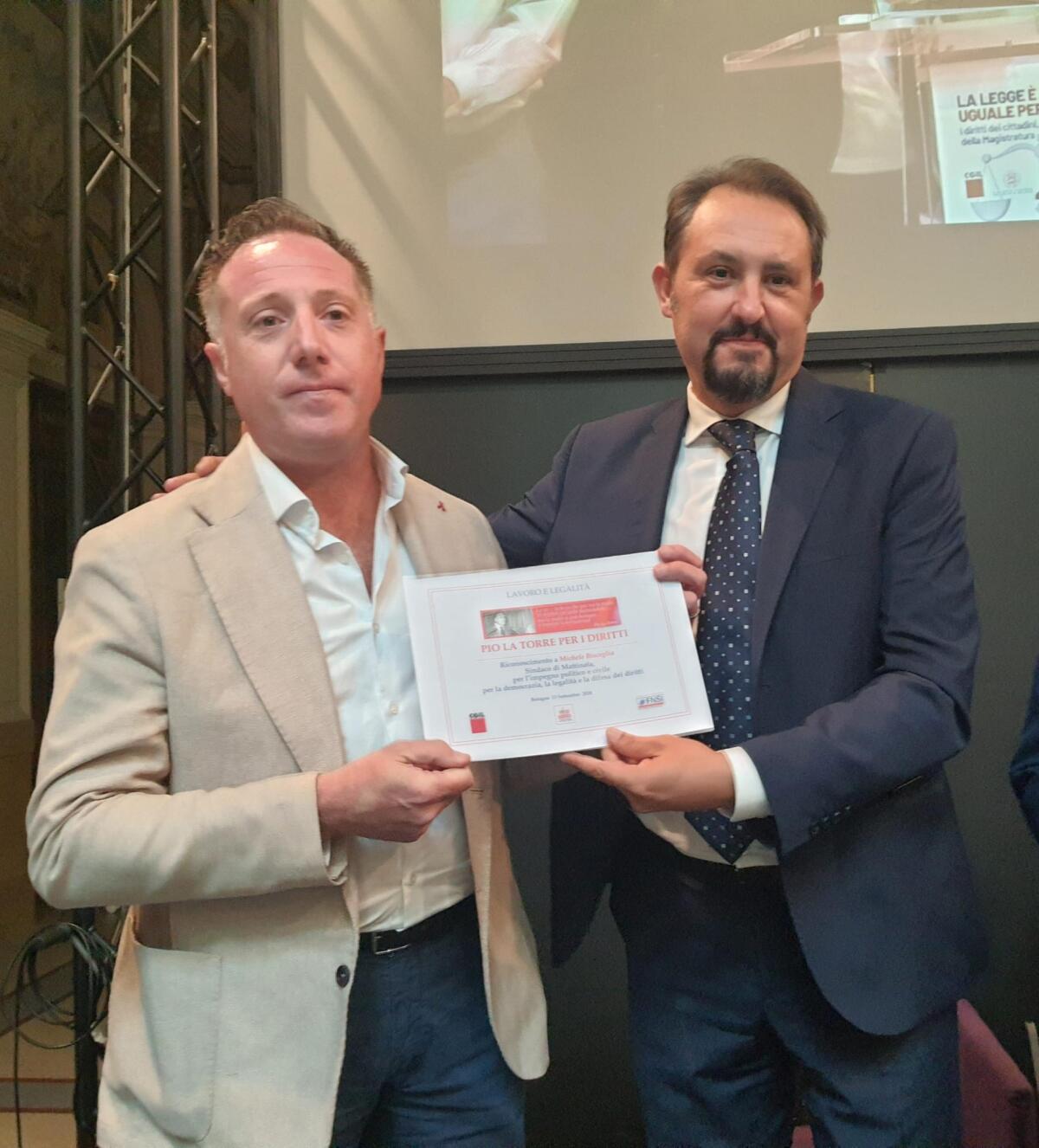 Al sindaco di Mattinata, Michele Bisceglia il premo Pio La Torre - 