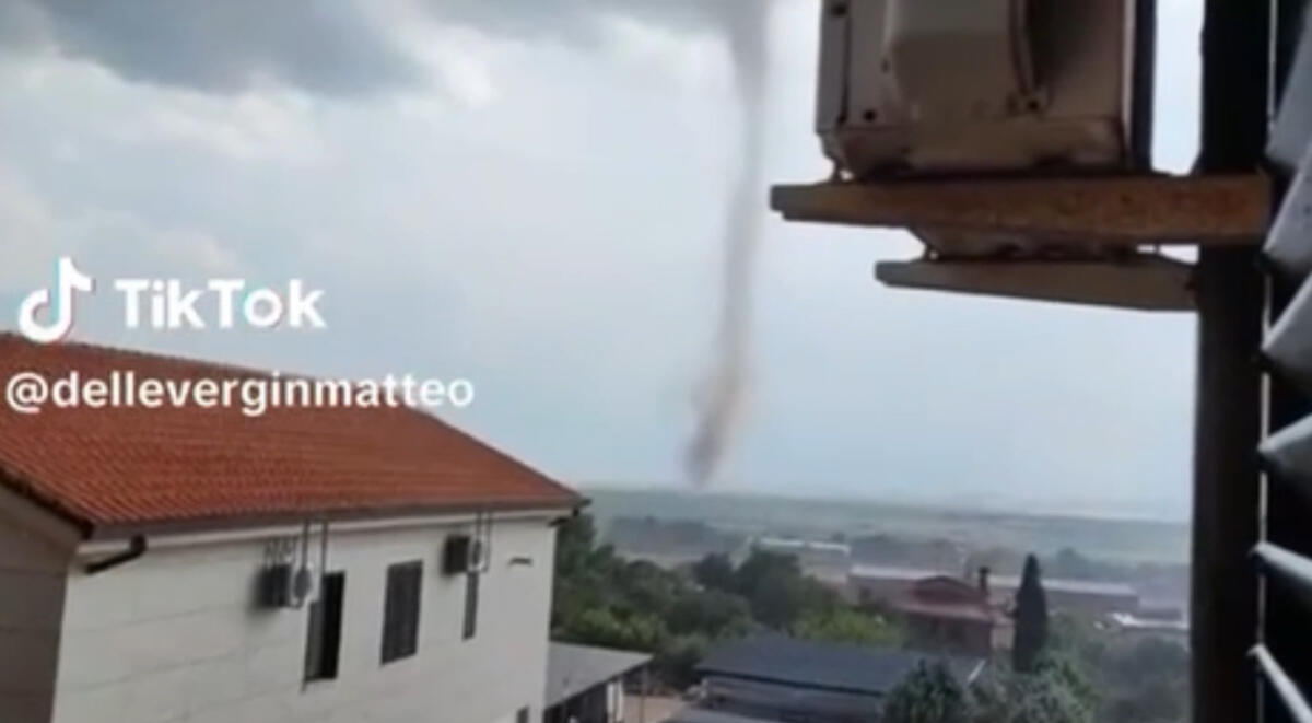 Tromba d'aria in provincia di Foggia, le immagini - 