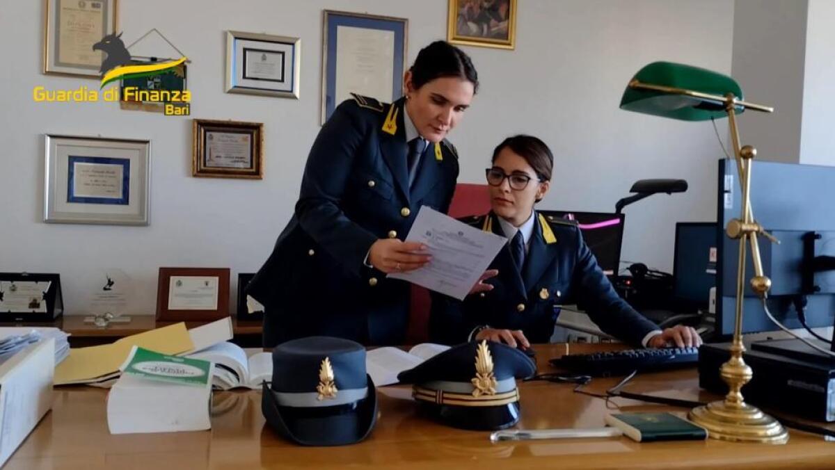 Fatture di 52 milioni per operazioni inesistenti: 20 misure interdittive - 