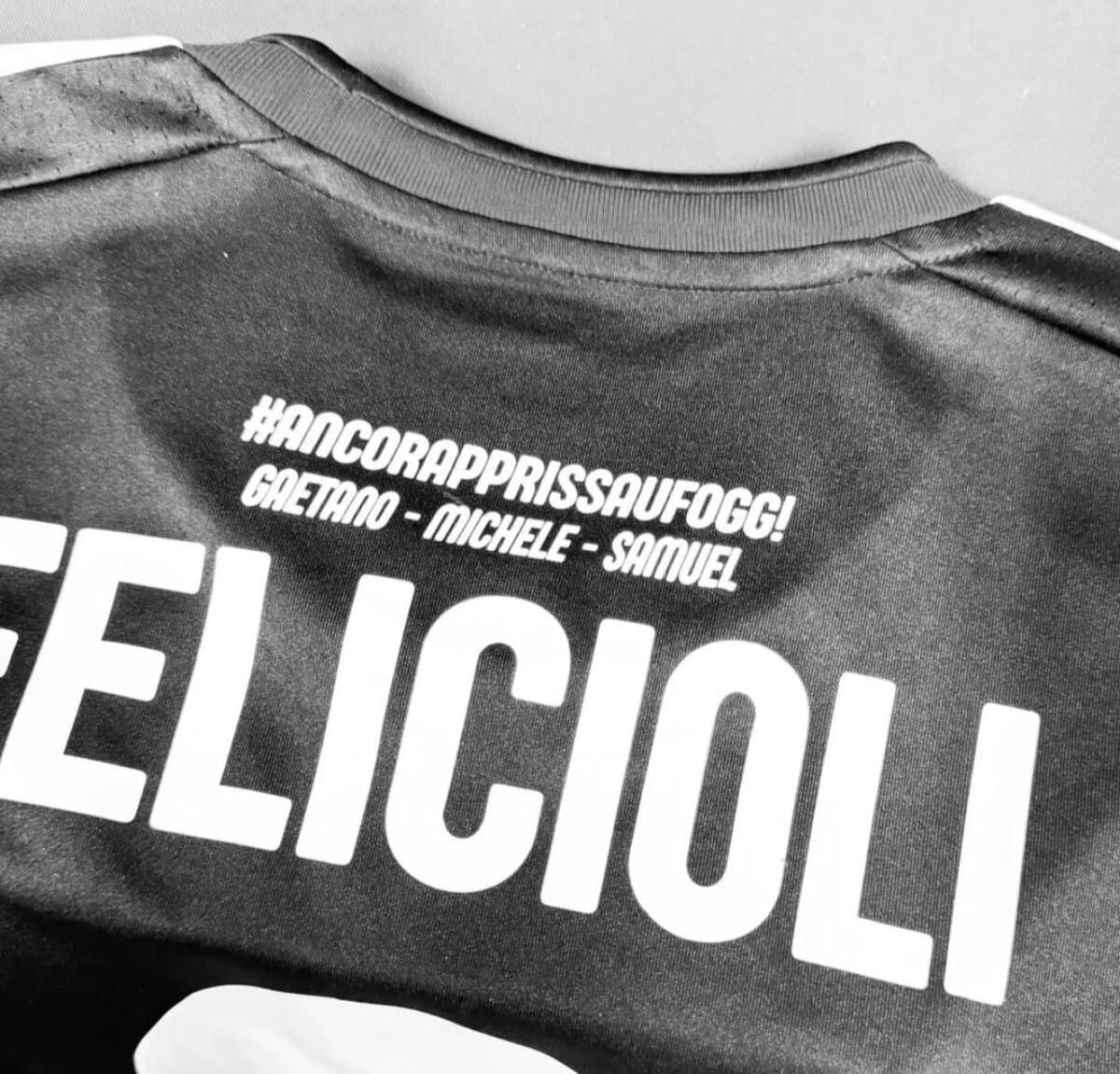 Calcio Foggia, sulla maglia il nome dei tre giovani tifosi - 