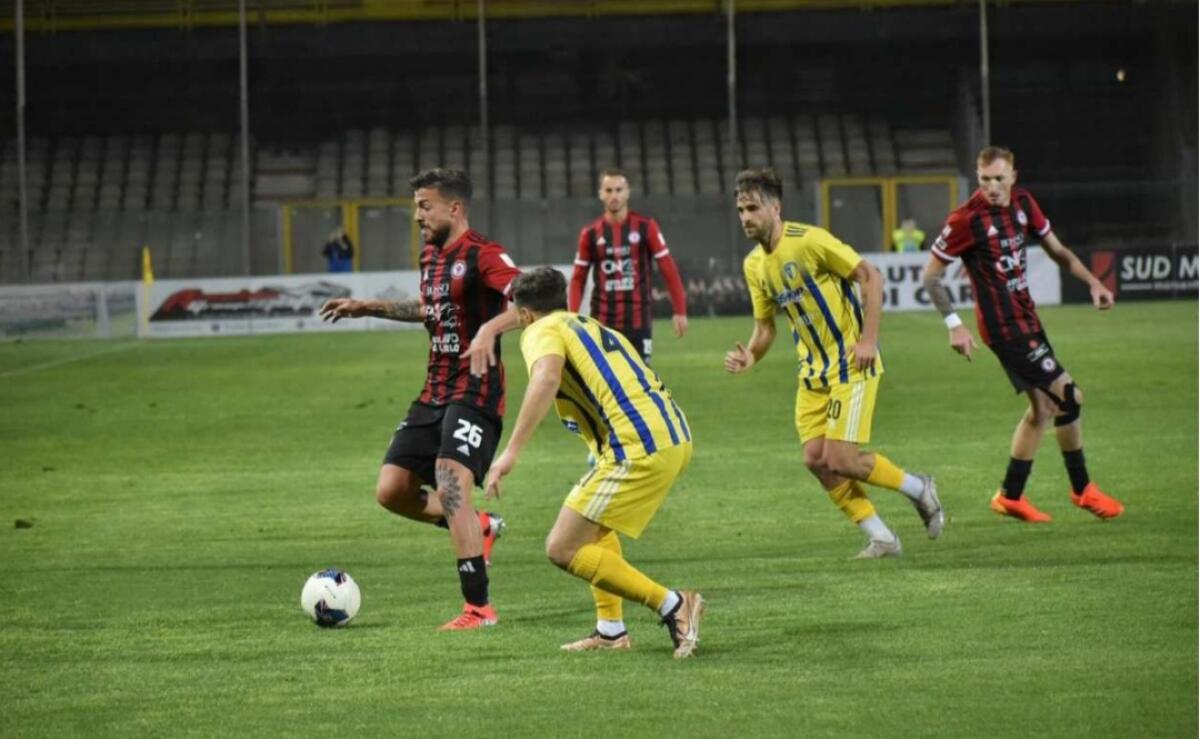 Foggia calcio: sconfitta continua, si dimette il direttore sportivo - 