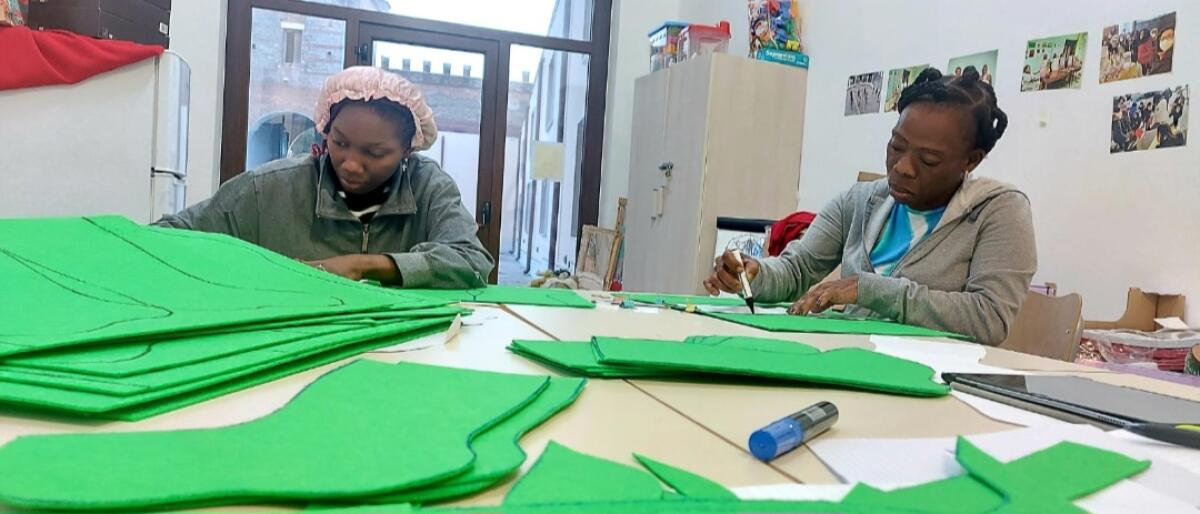 Foggia, laboratorio di sartoria con le migranti - 