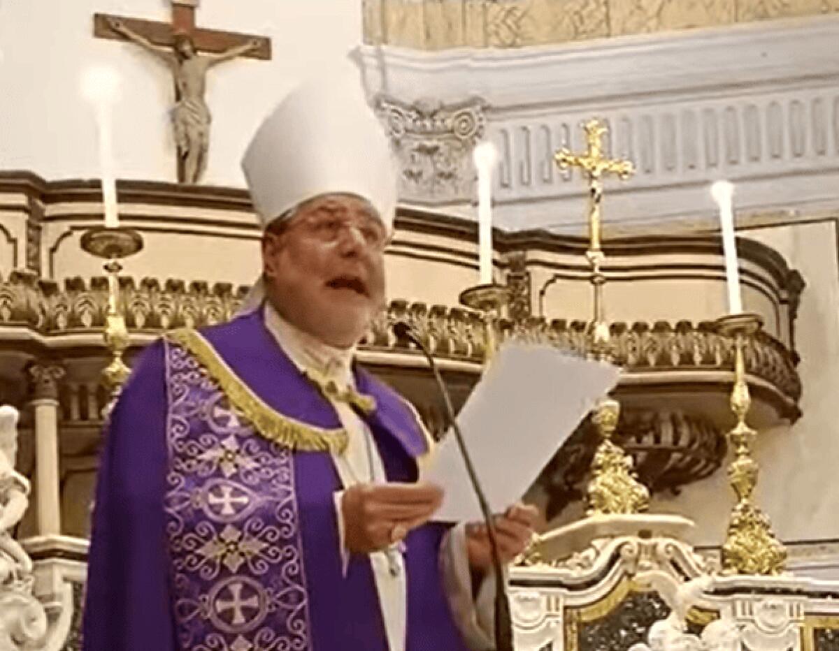 Mons. Ferretti: “Dobbiamo amarci con affetto sincero, consolarci, sostenerci”, il video - 