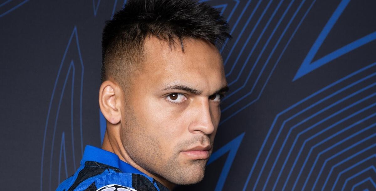 Lautaro non riposa mai: titolare anche contro il Perù - MILAN, ITALY - AUGUST 20: Lautaro Martinez of FC Internazionale Milano poses for a portrait during the UEFA Champions League 2024/25 Portrait Session on August 20, 2024 in Milan, Italy.  (Photo by Tullio Puglia - UEFA/UEFA via Getty Images)