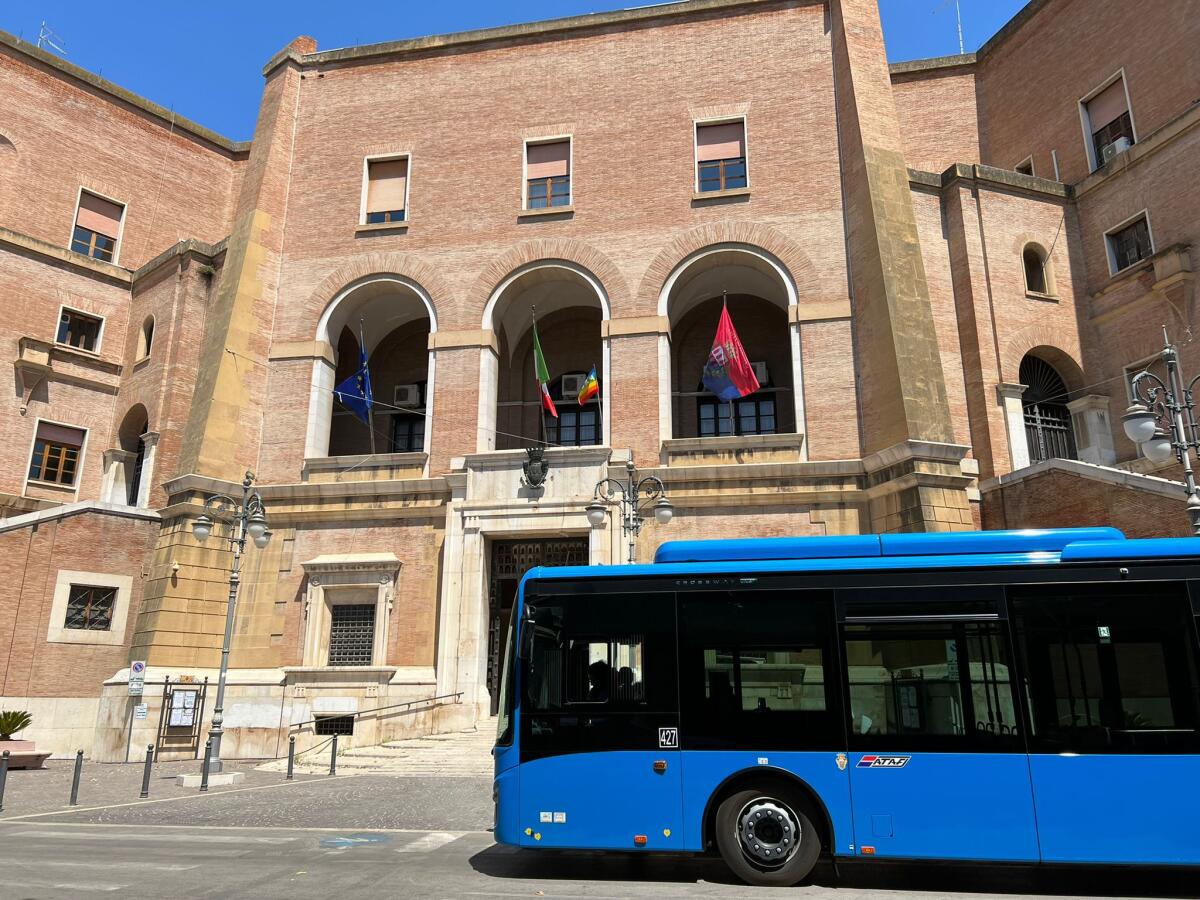 Foggia: autobus elettrici, mobilità innovativa e sostenibile - 
