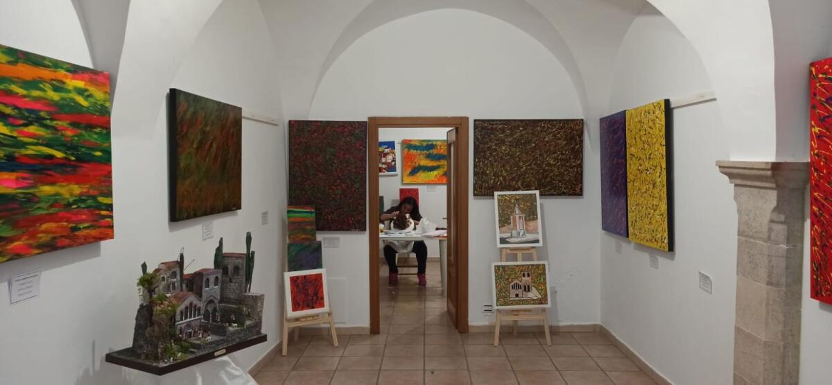 Orsara, l’arte di Anna Donatella Loffredo che trasforma il paese dell'Orsa in presepi - 