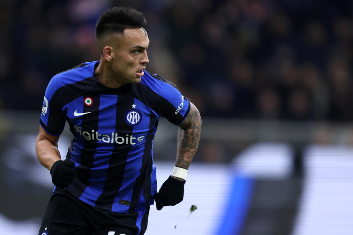 Inter, battibecco Lautaro Martinez-tifoso sui social: "Ricorda che io..." - Lautaro Martinez of Fc Internazionale during the  Serie A match beetween Fc Internazionale and Hellas Verona at Stadio Giuseppe Meazza on January 14, 2023 in Milan  Italy .