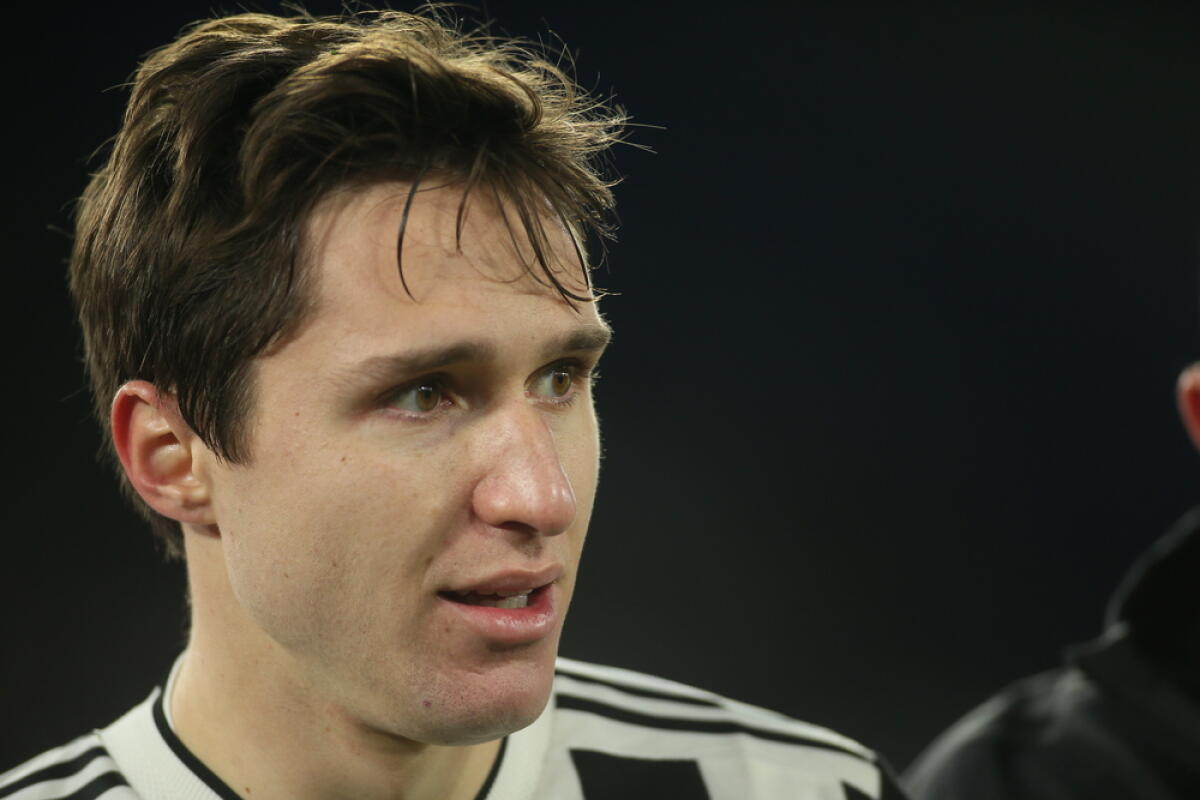 Premier League, flop Chiesa a Liverpool: torna in Italia a gennaio? - ROME, Italy - 09.01.2022: F. CHIESA (JU) INJURED  during the Italian Serie A football match between SS AS ROMA VS SS FC JUVENTUS at Olympic stadium in Rome.