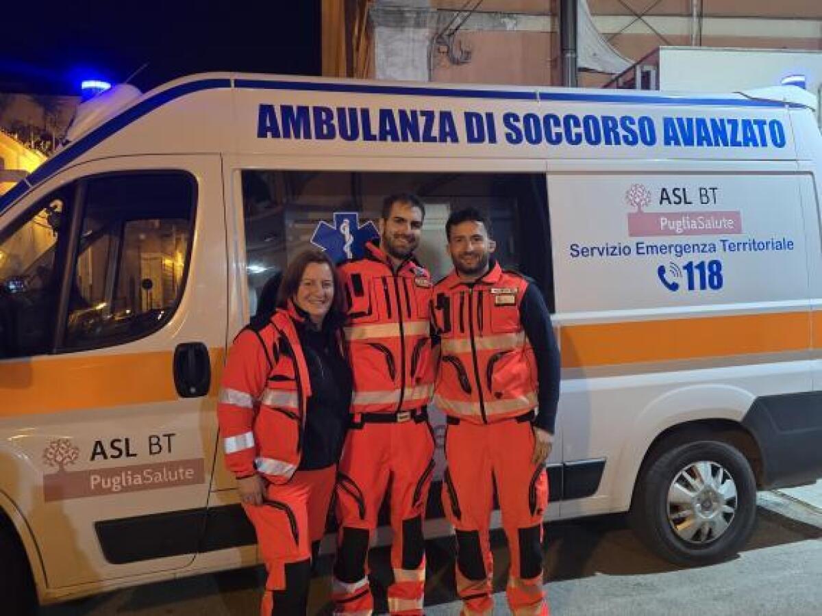 Foggia, fiocco rosa su una ambulanza del 118 - 