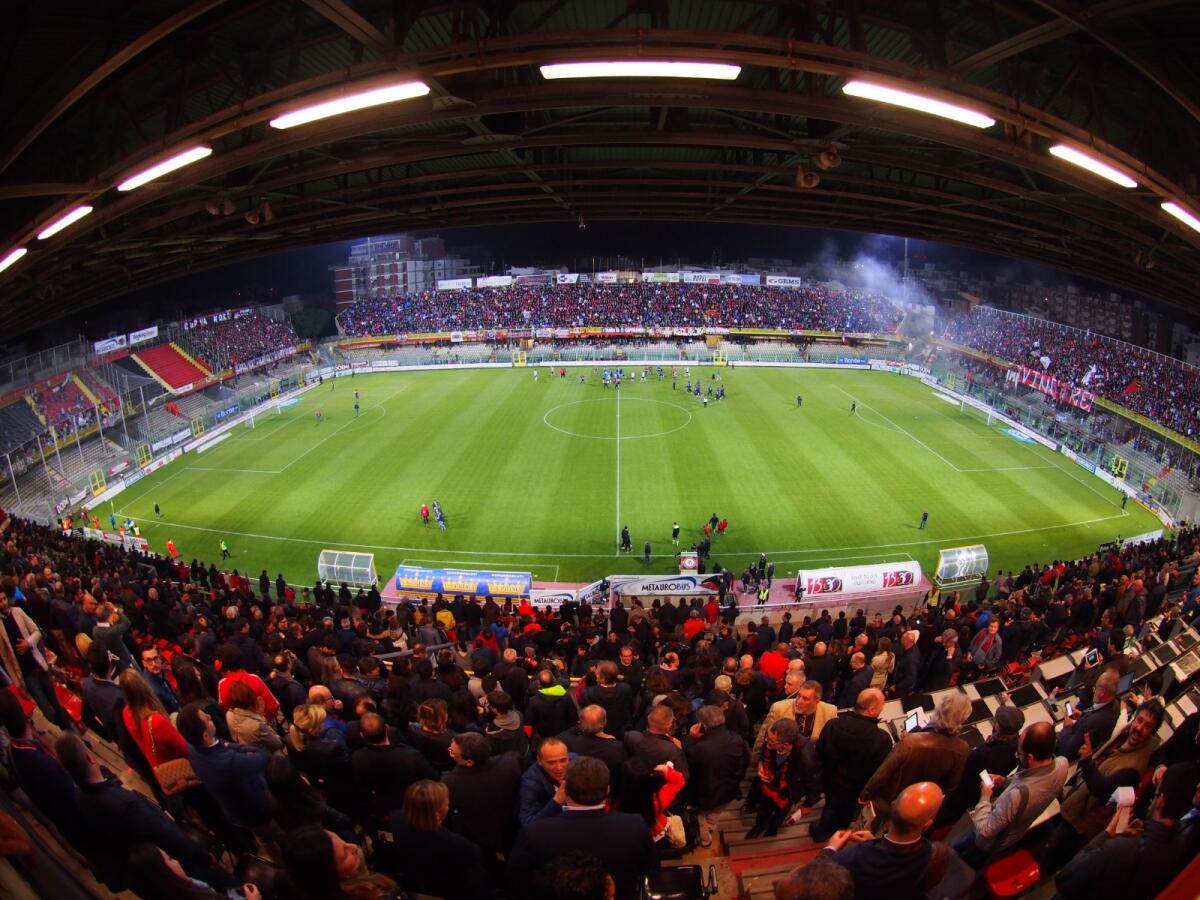 Calcio, il Foggia batte in casa il Picerno - 