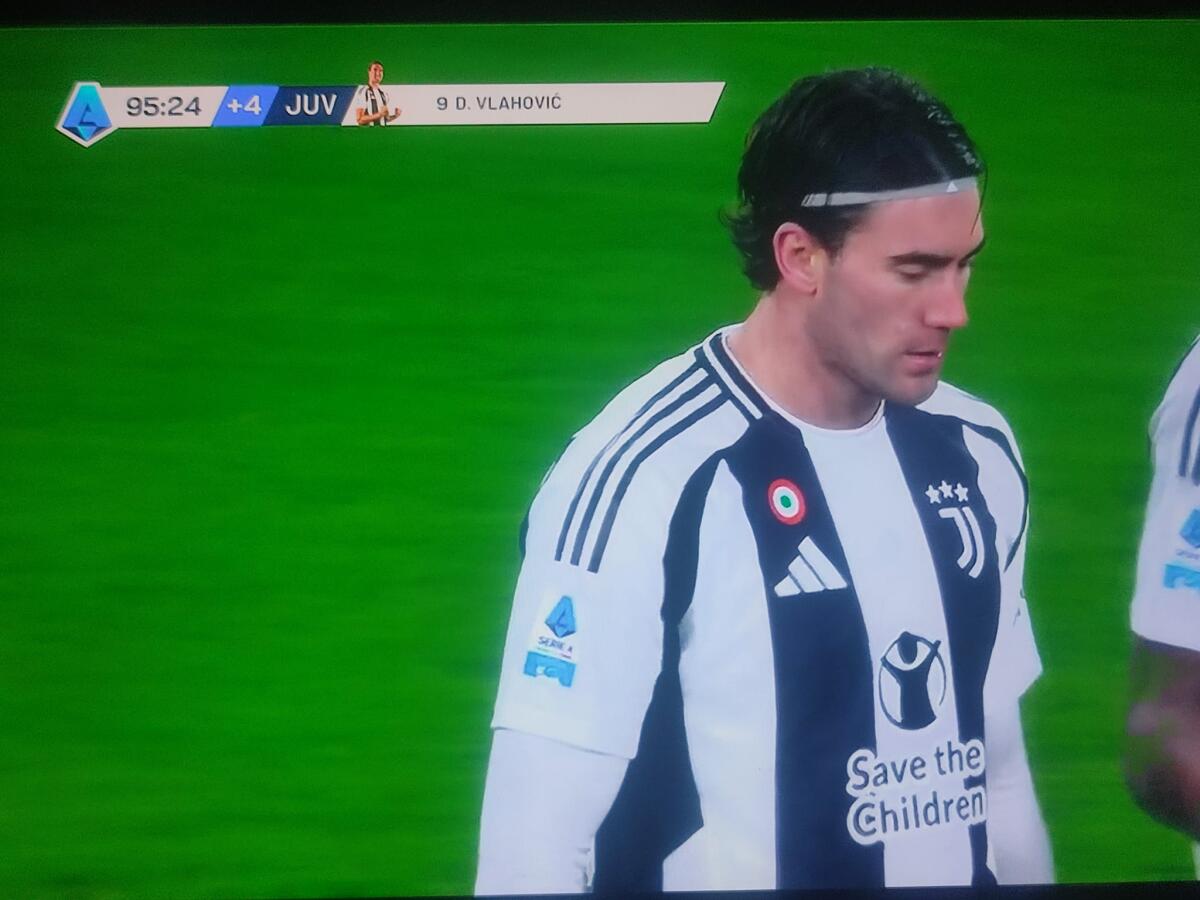 "Il calciatore più pagato della Serie A segna solo su rigore contro l'ultima in classifica e zittisce il pubblico?" - 