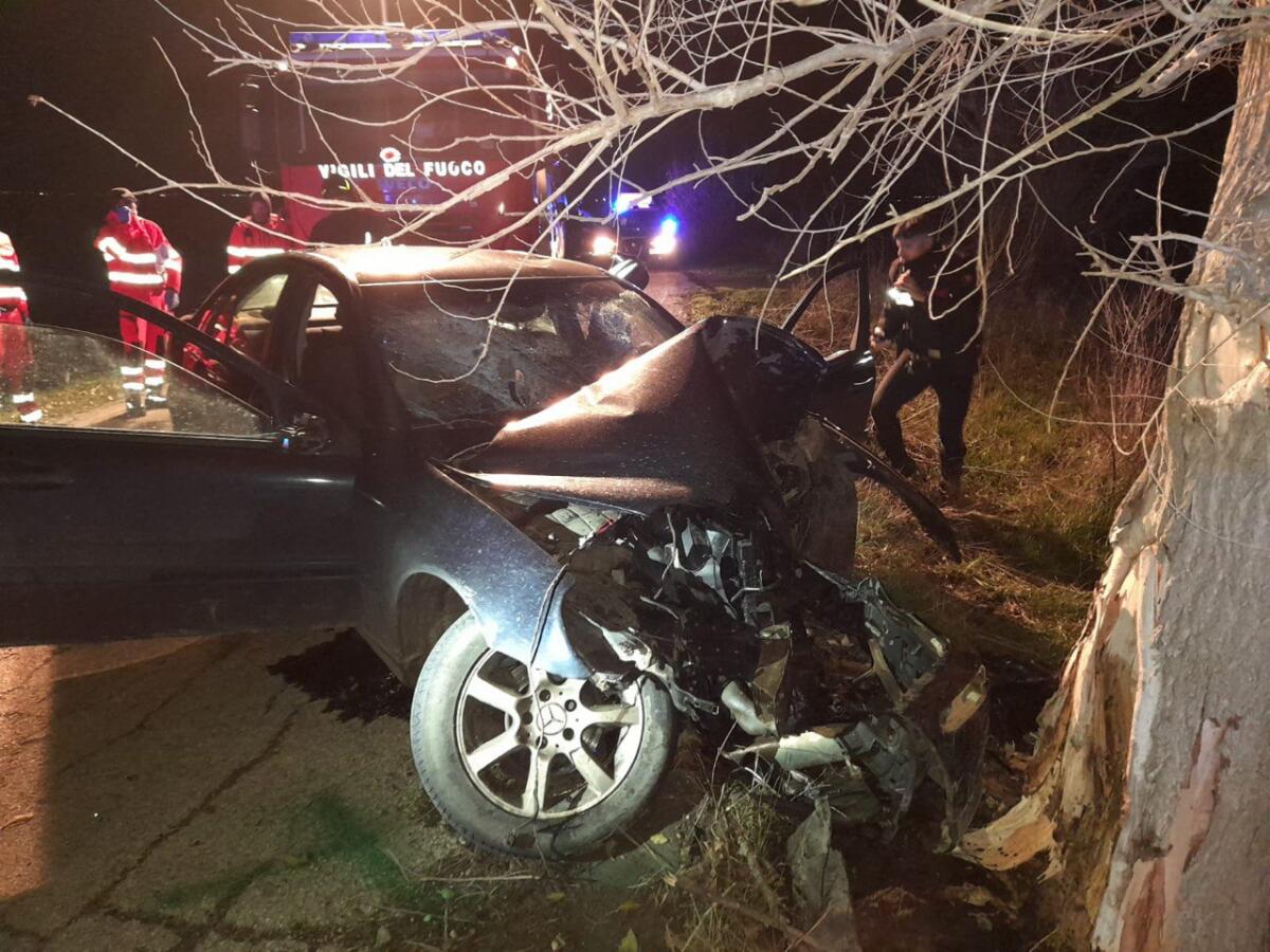 Incidente stradale tra San Severo e Foggia, morte due persone - 