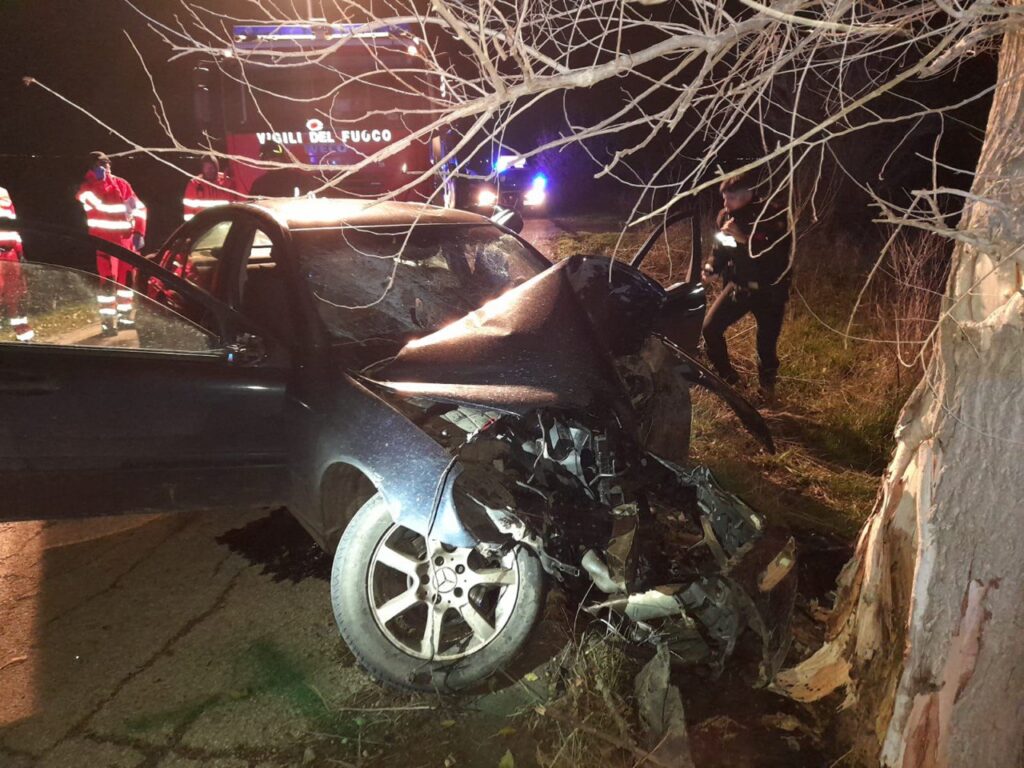 Incidente stradale tra San Severo e Foggia, morte due persone