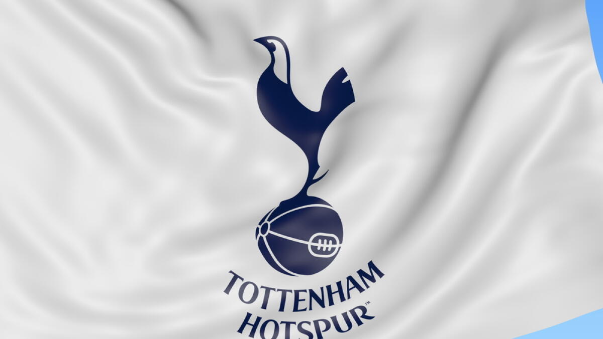 Tottenham, rinnova un big: accordo fino al 2026 - Close-up of waving flag with Tottenham Hotspur F.C. football club emblem Russian Federation