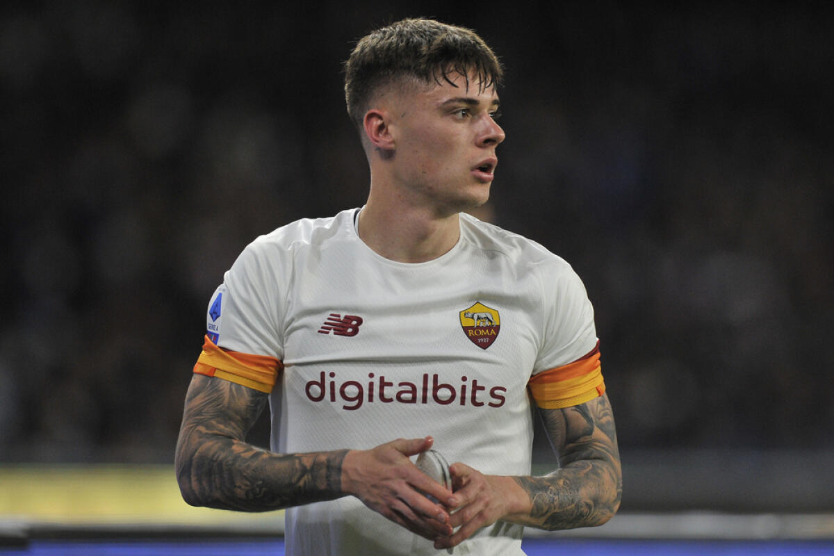 Roma, Beto è la priorità: ecco che cosa serve. Zalewski va in Francia - Nicola Zalewski player of Roma, during the match of the Italian Serie A league between Napoli vs Roma final result, Napoli 1, Roma 1, match played at the Diego Armando Maradona stadium.