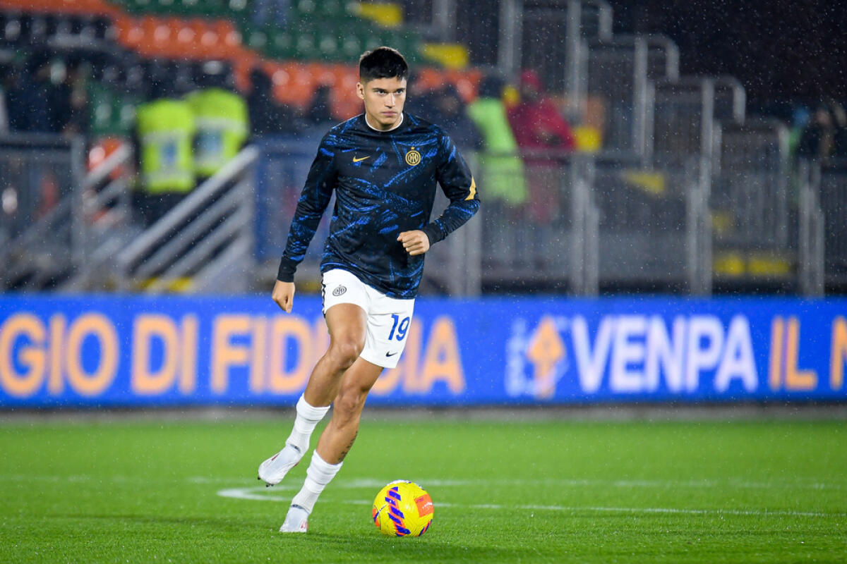 Inter, possibilità per Correa dal 1' contro il Genoa? - Inter's Joaquin Correa portrait in action during warm up  during  italian soccer Serie A match Venezia FC vs Inter FC at the Pier Luigi Penzo stadium in Venice, Italy, November 27, 2021 - Credit: Ettore Griffoni
