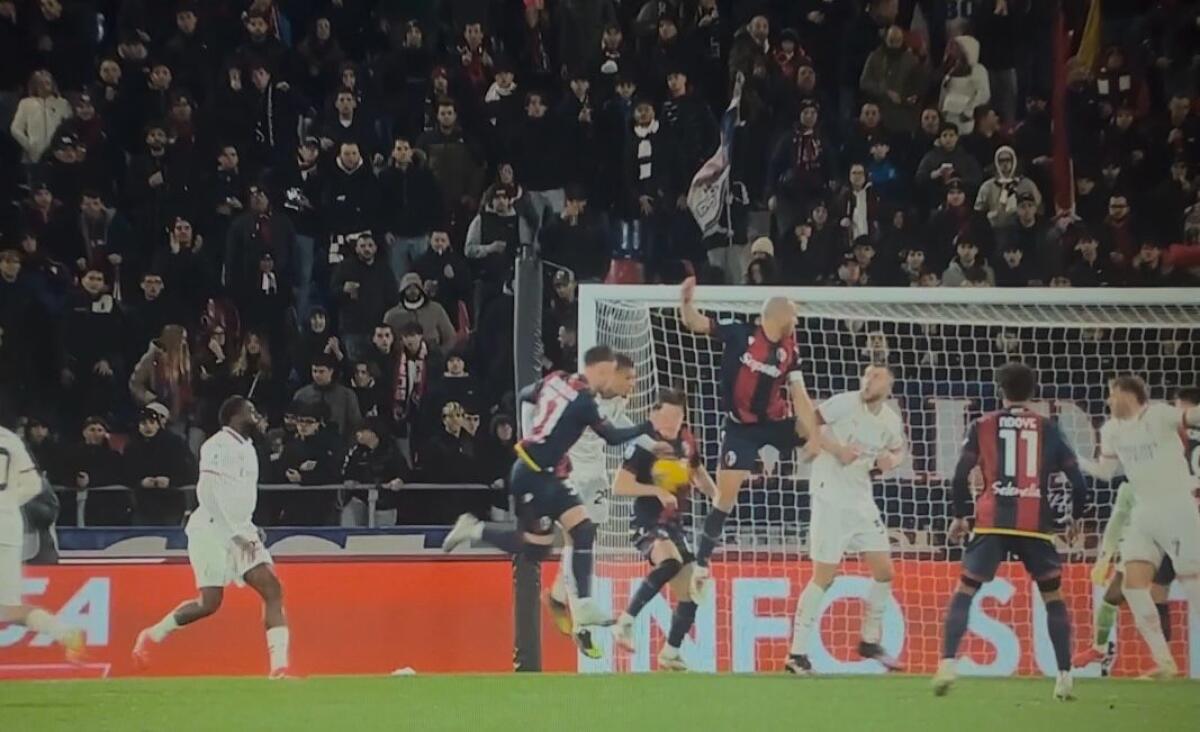 Moviola Bologna-Milan - Gds: "Polso Fabbian: dubbi sul gol del pari. Palla uscita sul 2-1?" - 