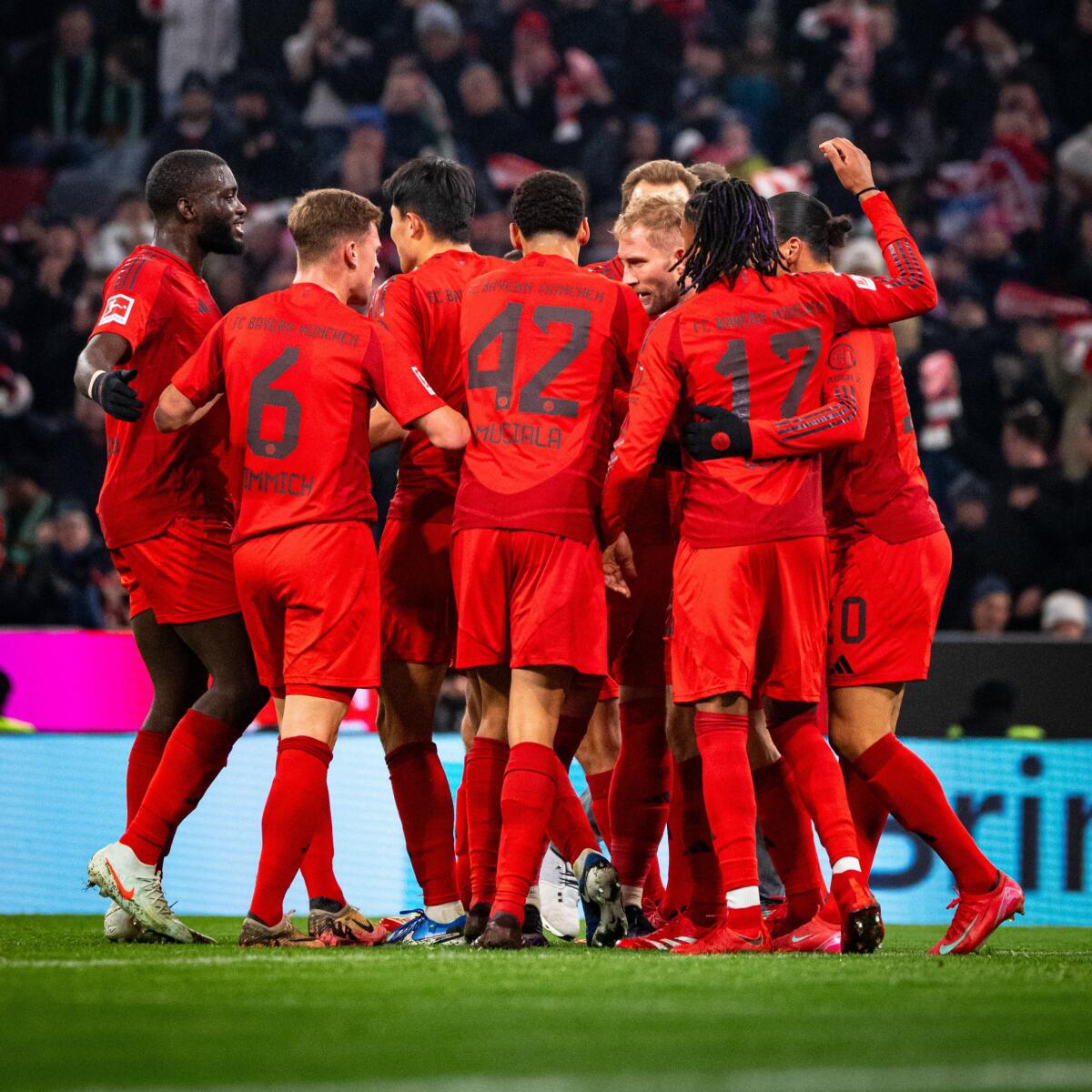 La Uefa vieta le maglie tutte rosse al Bayern Monaco! - 