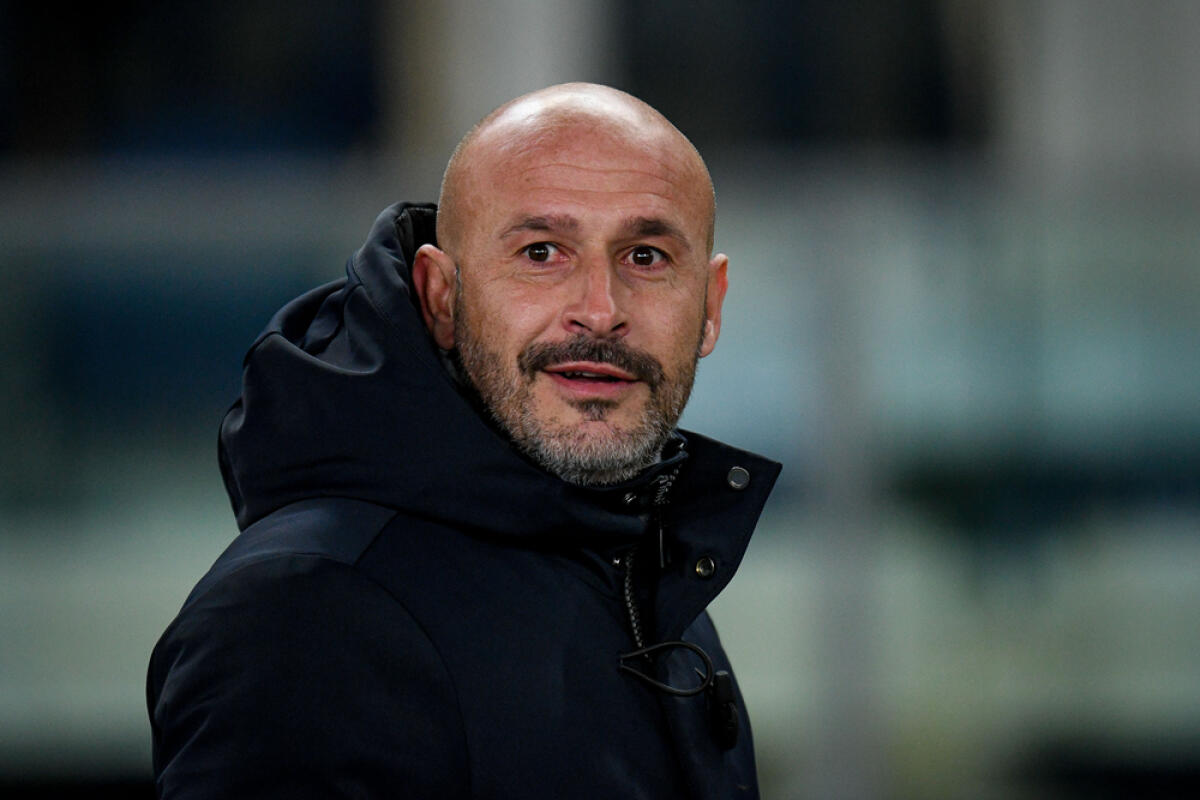 Bologna, Freuler recupera: le ultime da Casteldebole - Fiorentina's Heas Coach Vincenzo Italiano  during  italian soccer Serie A match Hellas Verona FC vs ACF Fiorentina (Archive portraits) at the Marcantonio Bentegodi stadium in Verona, Italy, December 22, 2021 - Credit: Ettore Griffoni