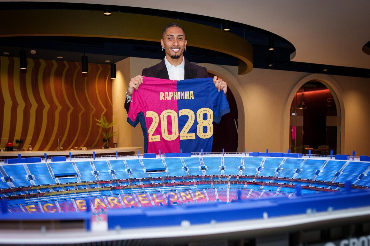 UFFICIALE - Barcellona, Raphinha rinnova fino al 2028 - 