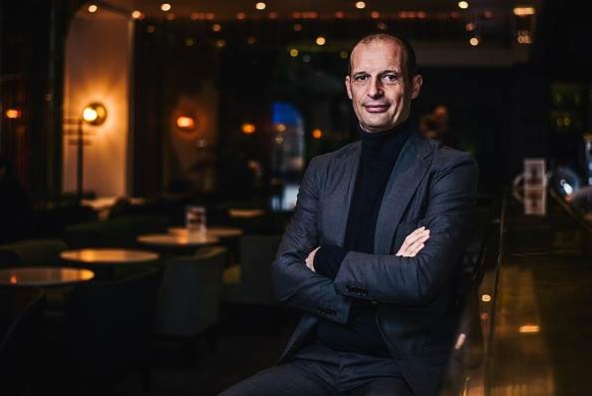 Milan, Italiano si allontana: all-in su Allegri? - Former Italian football player and former Juventus coach Massimiliano Allegri poses during a photo session, in Paris, on February 20, 2020. - Massimiliano Allegri, 52, free since last summer when he left the Italian football club Juventus, is in Pari