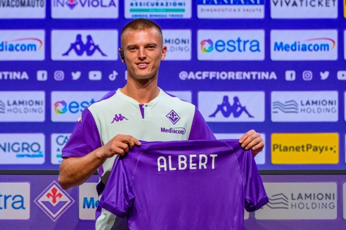 Fiorentina, Gudmundsson: "Mi piacerebbe restare ma non dipende da me" - Albert Gudmundsson, attaccante della Fiorentina