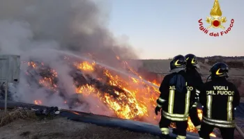 Vieste, scoppia incendio. Chiesto intervento aereo