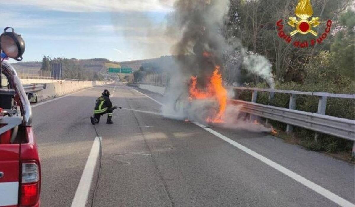 A14, chiuso temporaneamente il tratto San Severo–Foggia per incendio sulla scarpata - 