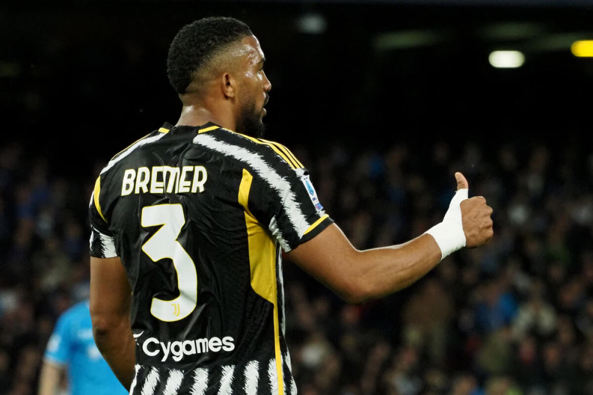Juventus, Bremer sicuro: "Ci siamo anche noi per lo scudetto" - Gleison Bremer player of Juventus, during the match of the Italian Serie A league between Napoli vs Juvents final result, Napoli 2, Juventus 1, match played at the Diego Armando Maradona stadium.