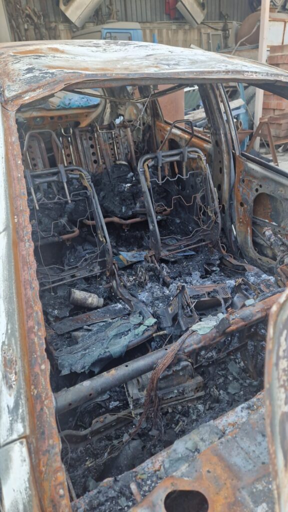 A Ferragosto a Margherita di Savoia gli incendiano l'auto e il seggiolino "speciale" per il figlio. In una lettera il suo "addio, ma con amore"