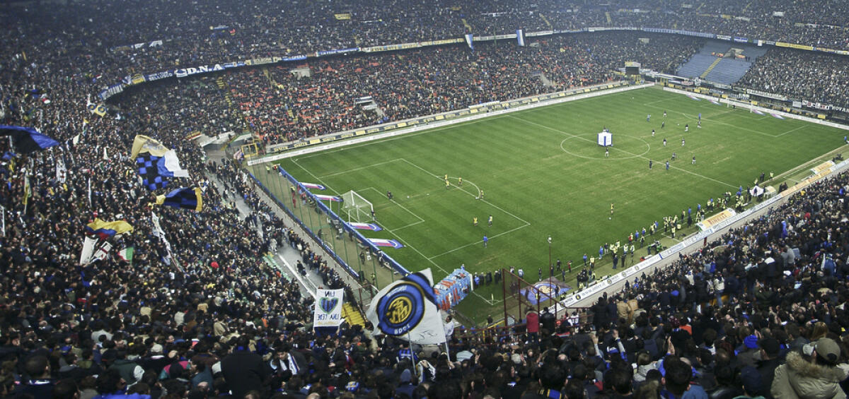 Inter e Milan chiedono lo 'Scudo Penale' per San Siro: di cosa si tratta - Meazza stadium panoramic view in Milan, Italy