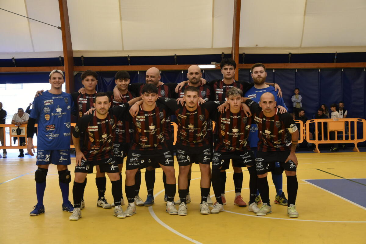 CUS Foggia C5, tutti al PalaMarcone per una reazione necessaria - La formazione del CUS Foggia C5 nella terza giornata. Foto: Giovanni Gliatta.
