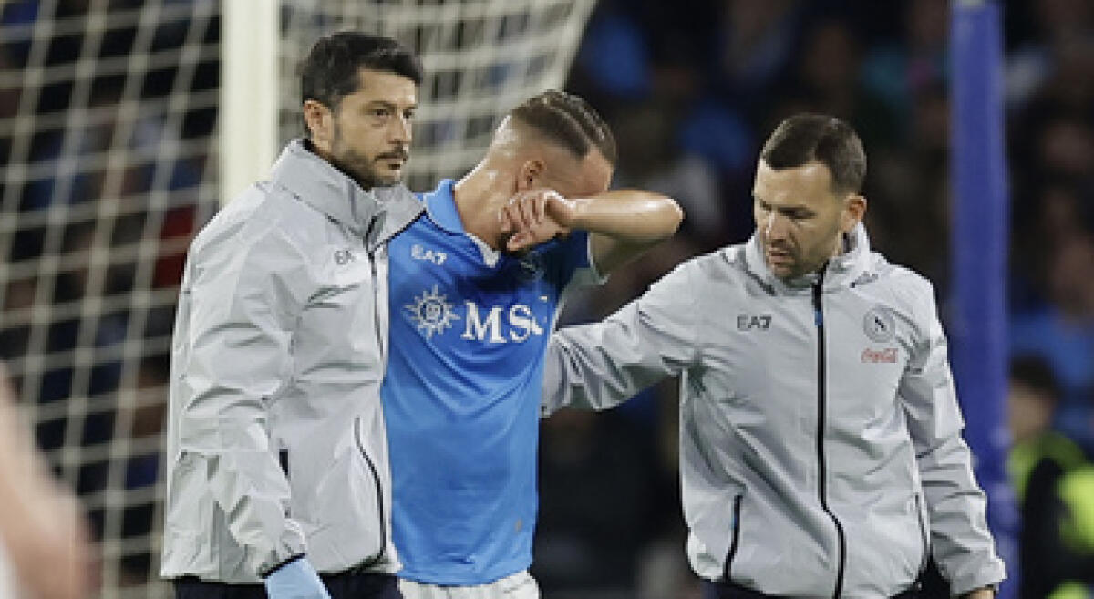 Napoli senza Lobotka per un mese. Niente Inter e Como al "Maradona" - Stanislav Lobotka out per un mese