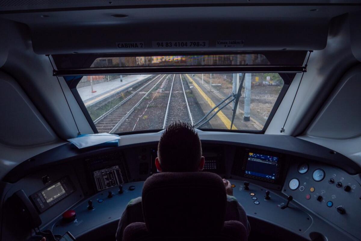 Guasto su un treno regionale Foggia-Bari: pendolari bloccati e convogli sovraffollati - 
