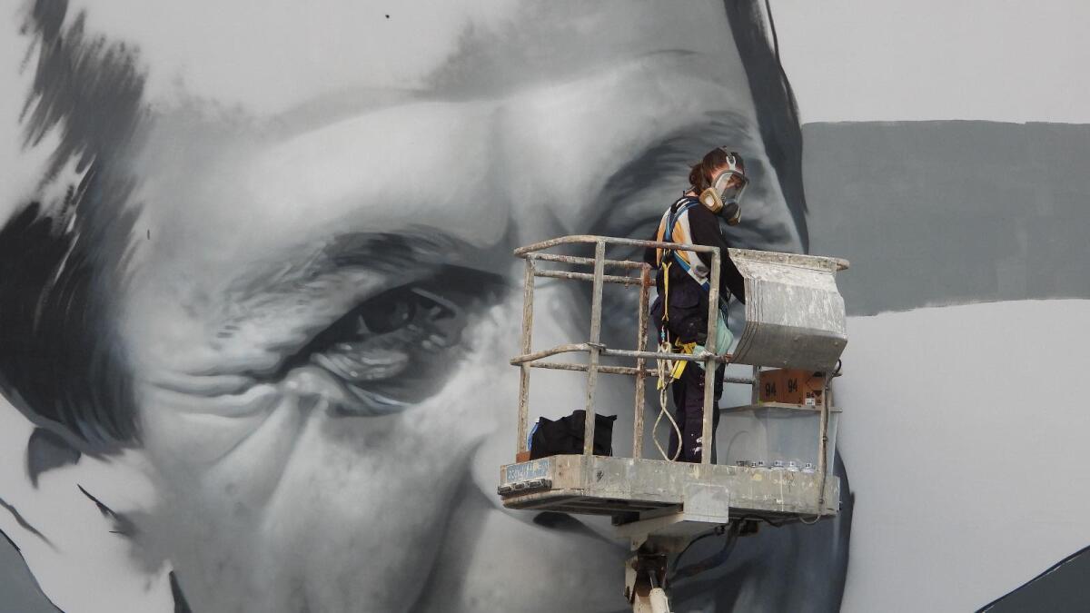 Manfredonia celebra Enrico Berlinguer: inaugurazione del murale con la presenza delle figlie Laura e Bianca - 